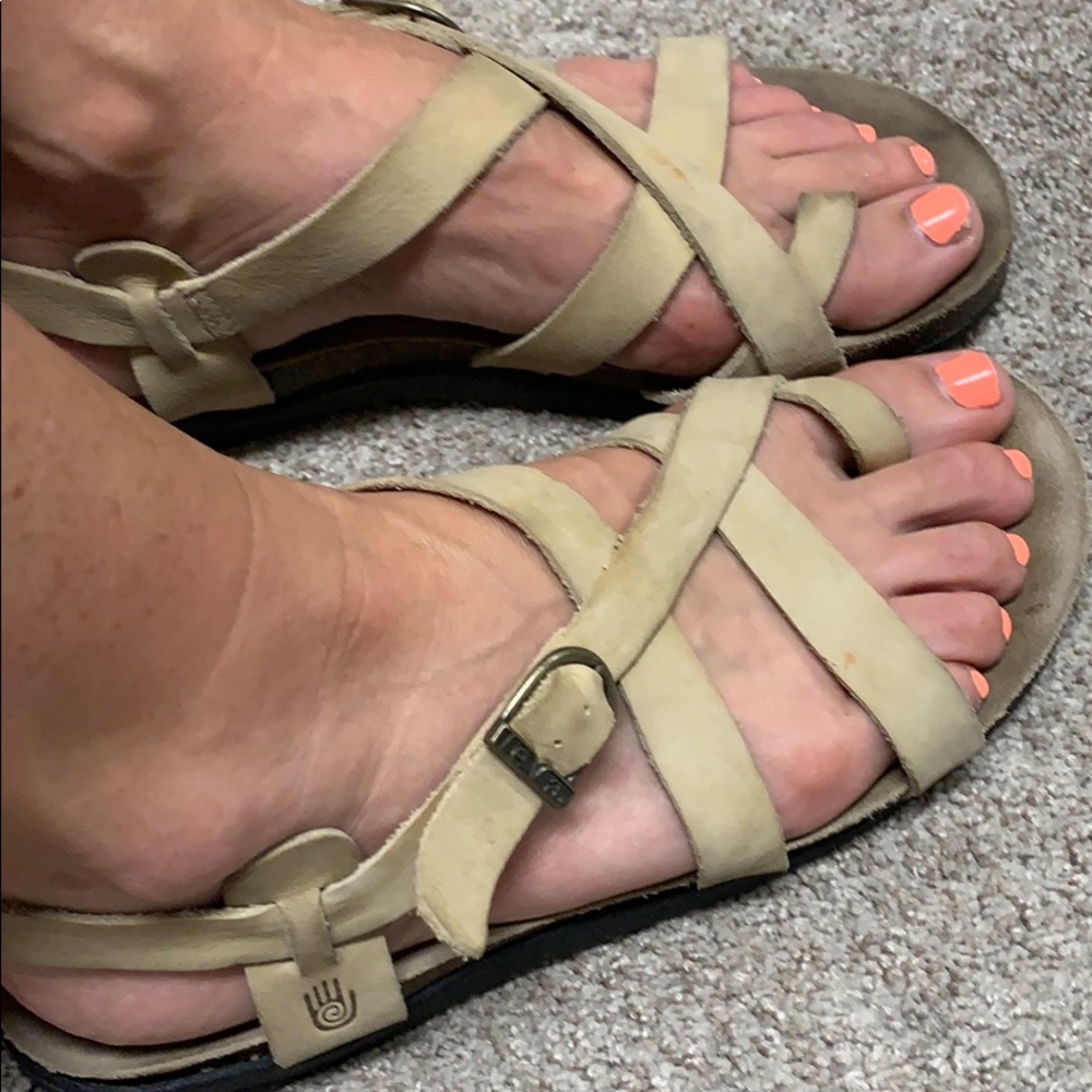 Teva Strappy Leather Sandals Tan Size 8